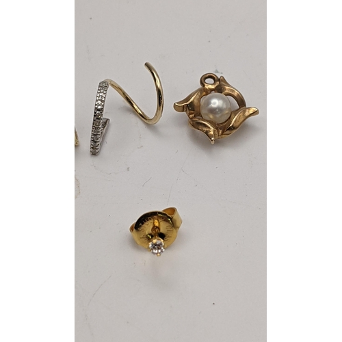 171 - Mixed jewellery to include a 14ct gold pearl pendant and mixed unmarked jewellery, testing as gold, ... 