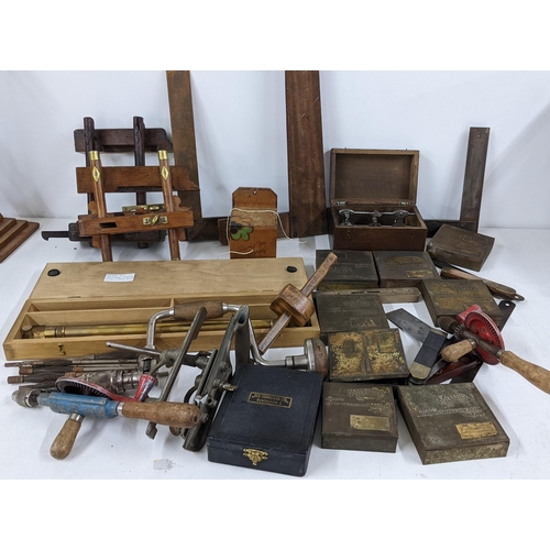 246 - Mixed tools to include levels, boxed matrix gauges, Moseley & Son plane and other items
Location: A3... 