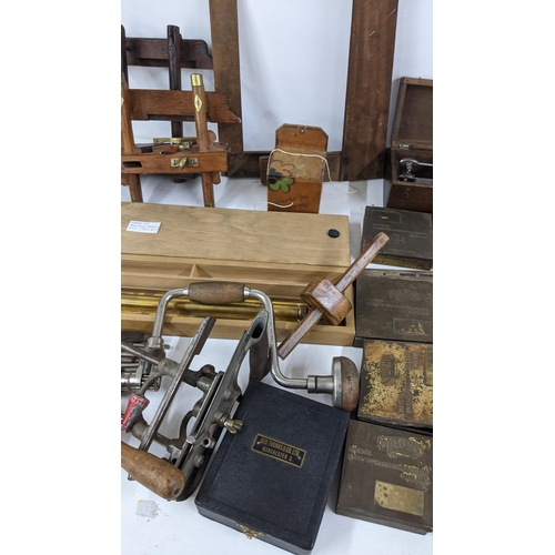 246 - Mixed tools to include levels, boxed matrix gauges, Moseley & Son plane and other items
Location: A3... 