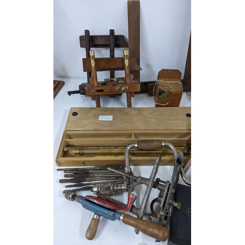 246 - Mixed tools to include levels, boxed matrix gauges, Moseley & Son plane and other items
Location: A3... 