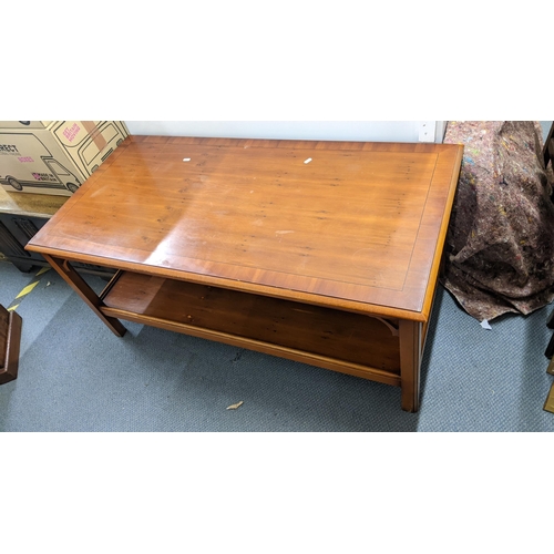 259 - Mixed furniture to include a yew wood coffee table, an oak blanket chest, an oak gate leg table and ... 