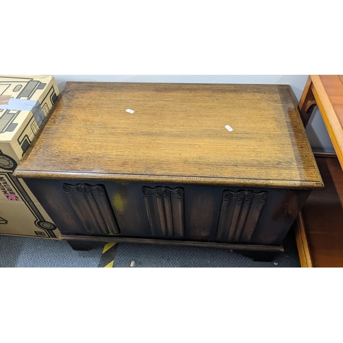 259 - Mixed furniture to include a yew wood coffee table, an oak blanket chest, an oak gate leg table and ... 