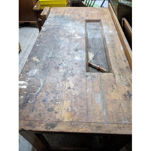 264 - A mid century teak work bench with attached vice and cupboard underneath 89x157.5x77cms
Location: G
... 