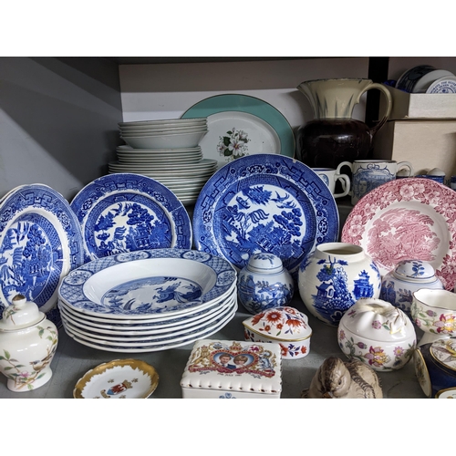 271 - A mixed lot of ceramics to include Minton Haddon Hall, Carlton ware trinket box, Meissen trinket box... 