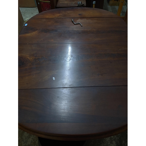 277 - A late Victorian mahogany wind-out dining table on turned, carved and fluted legs on ceramic castors... 