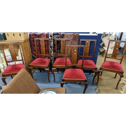 277 - A late Victorian mahogany wind-out dining table on turned, carved and fluted legs on ceramic castors... 