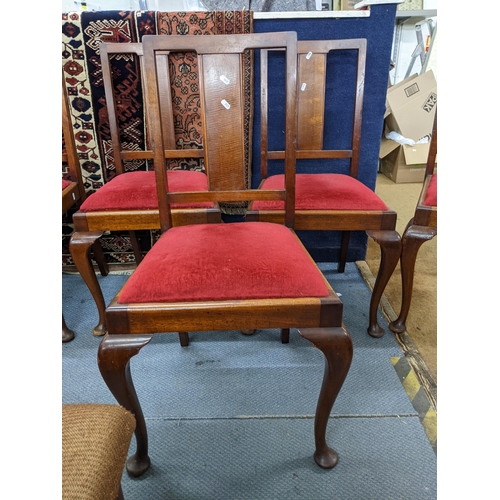 277 - A late Victorian mahogany wind-out dining table on turned, carved and fluted legs on ceramic castors... 