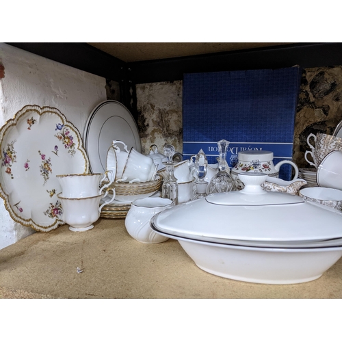 282 - A mixed lot of ceramics to include a Royal Doulton Platinum concord part dinner service, Richmond Ch... 