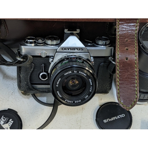 326 - Olympus photographic equipment to include an Olympus OM-1, a 75-150mm Olympus telephoto lens, a Vivi... 