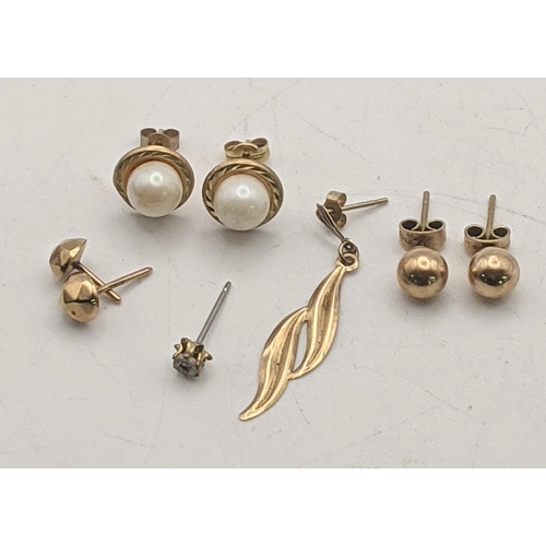 93 - Mixed 9ct gold and yellow metal earrings to include a pair of 9ct ball stud earrings, a pair of pear... 