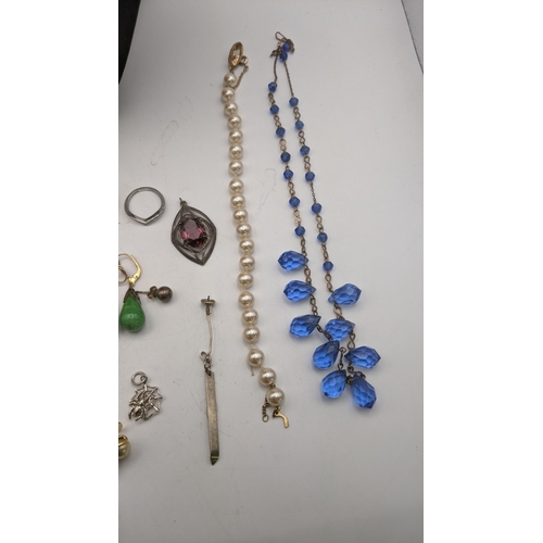 195 - Costume jewellery to include faux pearl necklaces,, earrings, coral and other items
Location: A2B

I... 