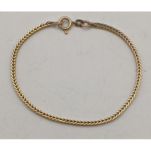 144 - A 9ct gold herringbone link bracelet 3.9g Location:CAB2
If there is no condition report shown, pleas... 