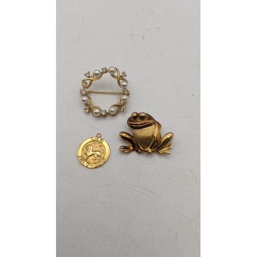 146 - A gold frog brooch tested as 9ct, together with a 9ct gold pendant, along with a gold plated and pea... 