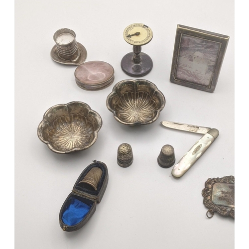 206A - Mixed silver items to include a pair of embossed pin dishes, a silver picture frame, mother of pearl... 