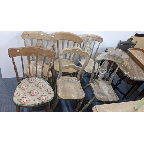 257 - Mixed chairs to include Victorian kitchen chairs, a late Victorian rush seated child's chair and oth... 