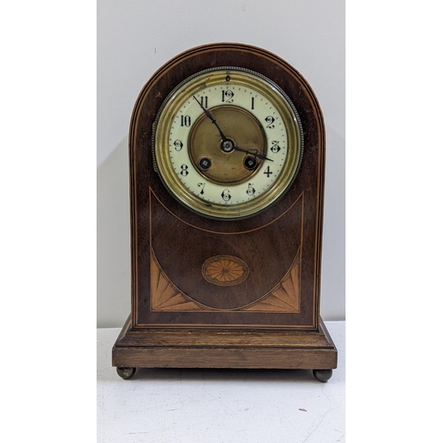 312 - An Edwardian mahogany arched top mantel clock, the 8-day movement striking on a gong, 27.5cm h
Locat... 