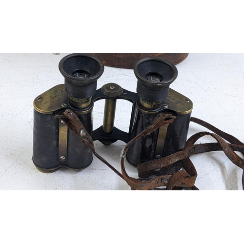 314 - A pair of early 20th century Carl Zeiss Feldstehe Vergr 8 binoculars in a leather case
Location: 4.1... 