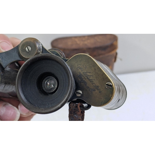 314 - A pair of early 20th century Carl Zeiss Feldstehe Vergr 8 binoculars in a leather case
Location: 4.1... 