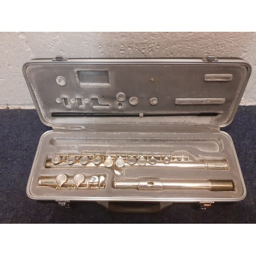 198 - An Odyssey silver tone flute serial no:20163607 in fitted case. Location:RWB