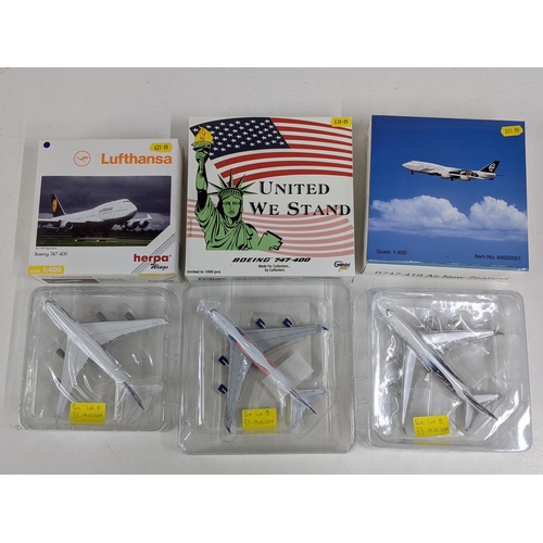 33 - Nine commercial airline plane models by various manufactures Dragon wings, Herpa Wings, Gemini Jets ... 