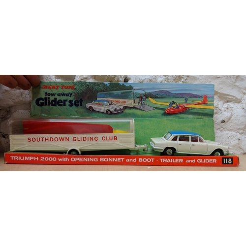 4 - A Corgi Commer 3/4 ton Chassis construction set GS/24, and a Dinky Toy tow-away Glider set consistin... 