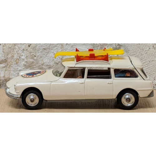 9 - Corgi toys - A commer Ambulance 463 and a Citroen safari (Corgi ski club) 475 both boxed
Location: C... 