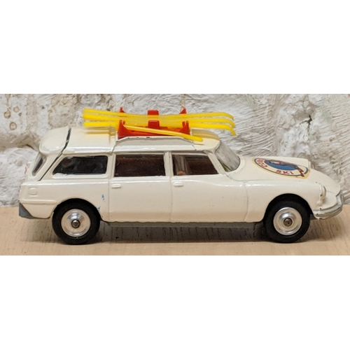 9 - Corgi toys - A commer Ambulance 463 and a Citroen safari (Corgi ski club) 475 both boxed
Location: C... 