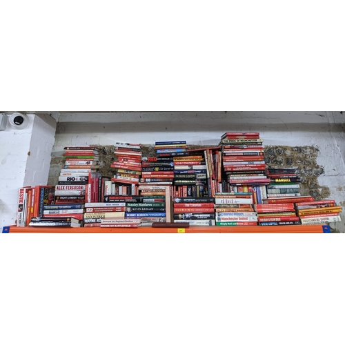 287 - A quantity of sporting autobiographies and other books, mainly relating to Manchester United FC to i... 