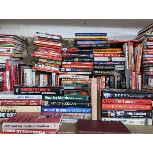 287 - A quantity of sporting autobiographies and other books, mainly relating to Manchester United FC to i... 