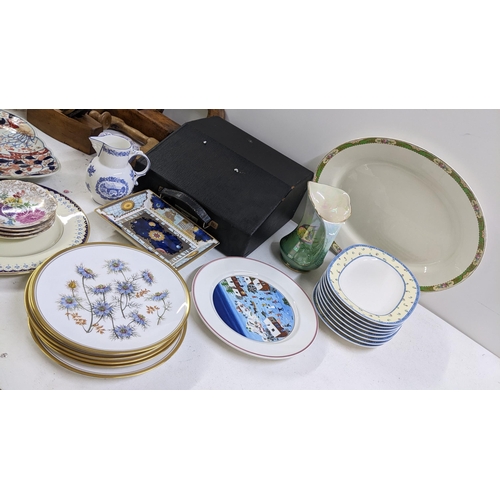 143 - A mixed lot to include a Japanese Imari Meiji period shell shaped dish A/F, woodworking planes, type... 