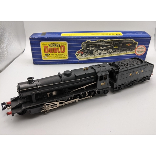 166 - A boxed Hornby Dublo No3224 2-8-0 8F Gbods locomotive and Tender L.M.R
Location: R1-4

If there is n... 