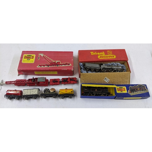 170 - A collection of 00 gauge model railway accessories to include a boxed Hornby Dublo No 4620 breakdown... 