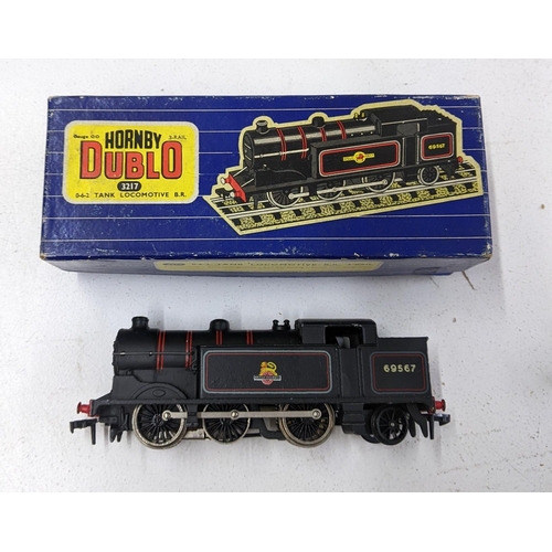 170 - A collection of 00 gauge model railway accessories to include a boxed Hornby Dublo No 4620 breakdown... 