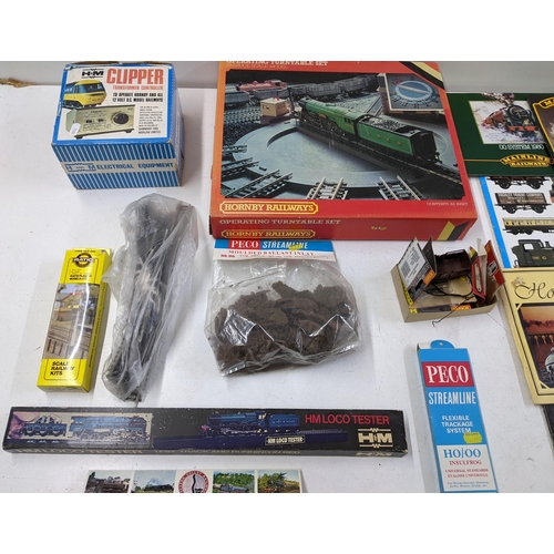 175 - Model railway accessories to include a Hornby 00 gauge R410 Operating Turntable set, a H & M Clipper... 