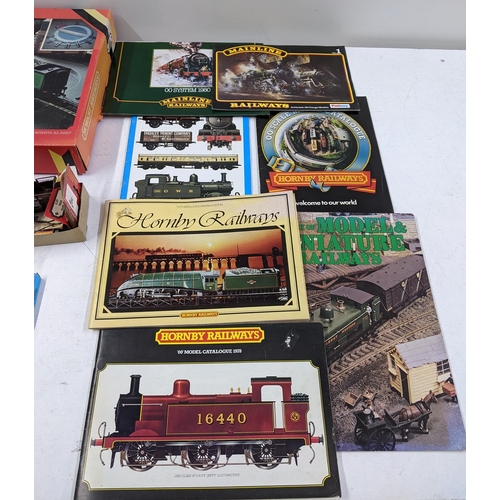 175 - Model railway accessories to include a Hornby 00 gauge R410 Operating Turntable set, a H & M Clipper... 