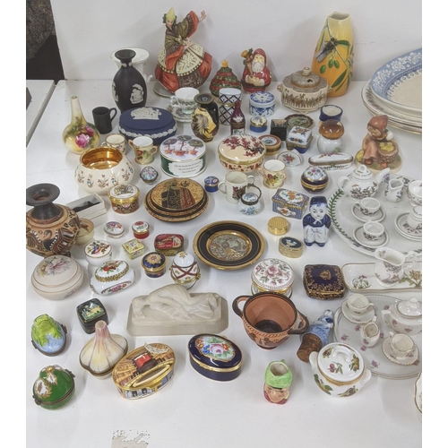 178 - Mixed collectables to include Jasperware, two Hummel figures W Germany, a variety of trinkets, Royal... 