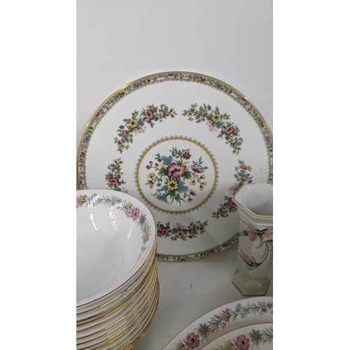 179 - A Paragon part dinner service to include a tureen, and others in Belinda pattern, a Coalport Ming Ro... 