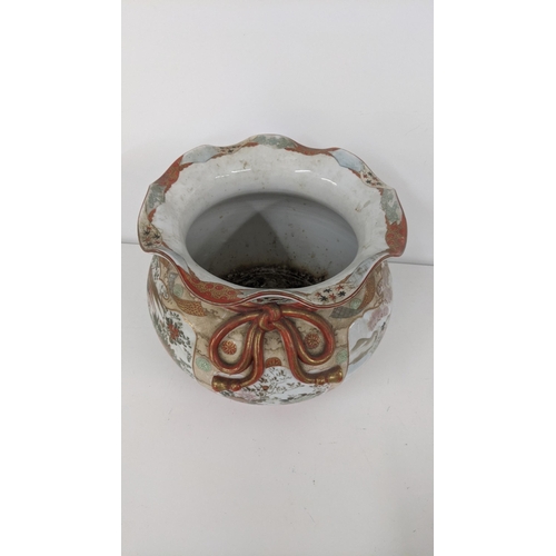 180 - A Japanese Kutani Meiji period jardinière with a wavy rim, decorated with bird panels
Location:1.1

... 