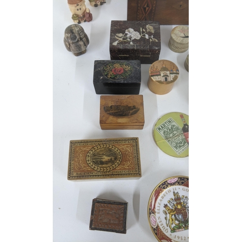 185 - Mixed collectables to include various trinket boxes, some made from soapstone and others along with ... 