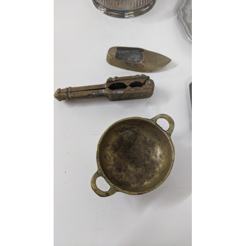 186 - A mixed lot of metalware to include mostly silver plated items to include a three piece tea set with... 