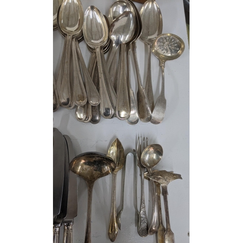 187 - Mixed flatware and cutlery to include a William Yates canteen of cutlery consisting of a set of 12 f... 