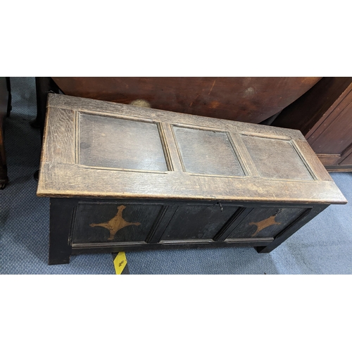 210 - An early 20th century oak blanket box, together with a Georgian mahogany gateleg table Location:A2M
... 