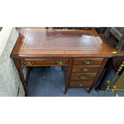 211 - An Edwardian walnut and leather topped desk having five drawers and on castors 73cm h x 92cm w Locat... 