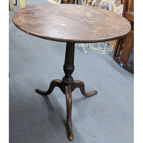 213 - A Georgian oak carved tilt top table having a reeded column and on a tripod base, 71cm h x 65cm w
Lo... 