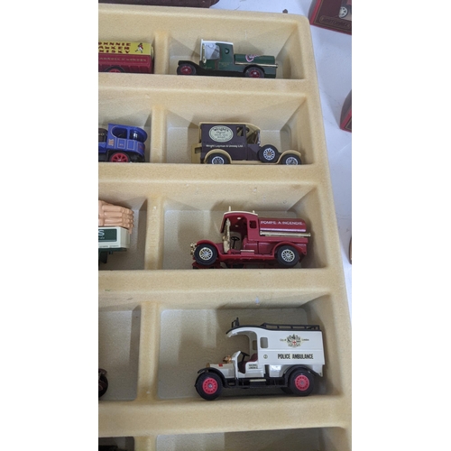 236 - A collection of Matchbox examples, some boxed, to include Y21 1926 Ford Model TT and others Location... 