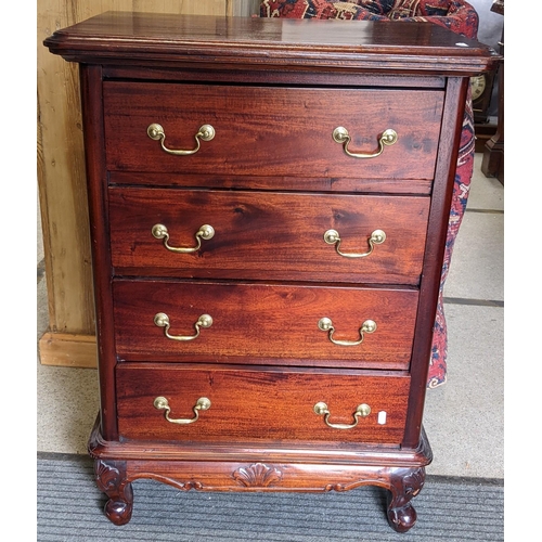 324 - A reproduction mahogany four drawer chest standing on short cabriole feet, 90.5cm h x 66cm w
Locatio... 