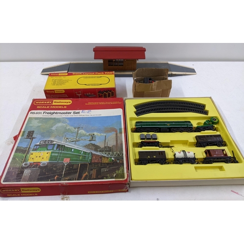 346 - Model railway equipment to include a Hornby RS 651 Freight Master set, Triang - Hornby Track Layout ... 