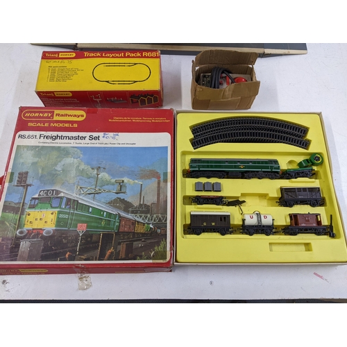 346 - Model railway equipment to include a Hornby RS 651 Freight Master set, Triang - Hornby Track Layout ... 