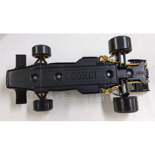 53 - A Diecast 18:1 Scale JPS Lotus Formula 1 by Corgi Toys No.190 with original box, but without wheel l... 