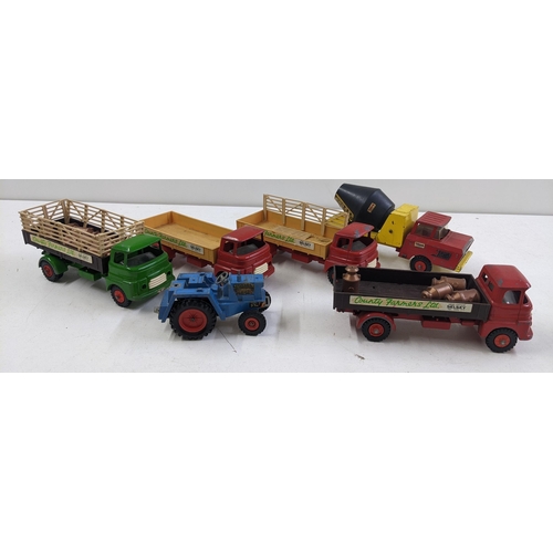 85 - A collection of Triang Jumbo series model Trucks to include a Cement Mixer, Tugster Type 37A and oth... 